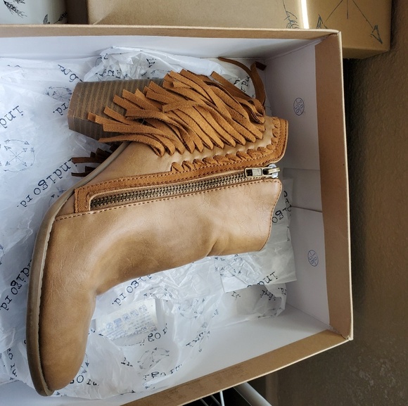 Shoes - Women's 8 1/2 cowboy fringe boot